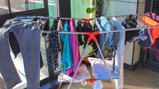 வாஸ்து சாஸ்திரம்.. ஈர துணிகளை வீட்டுக்குள் காய வைக்கலாமா?