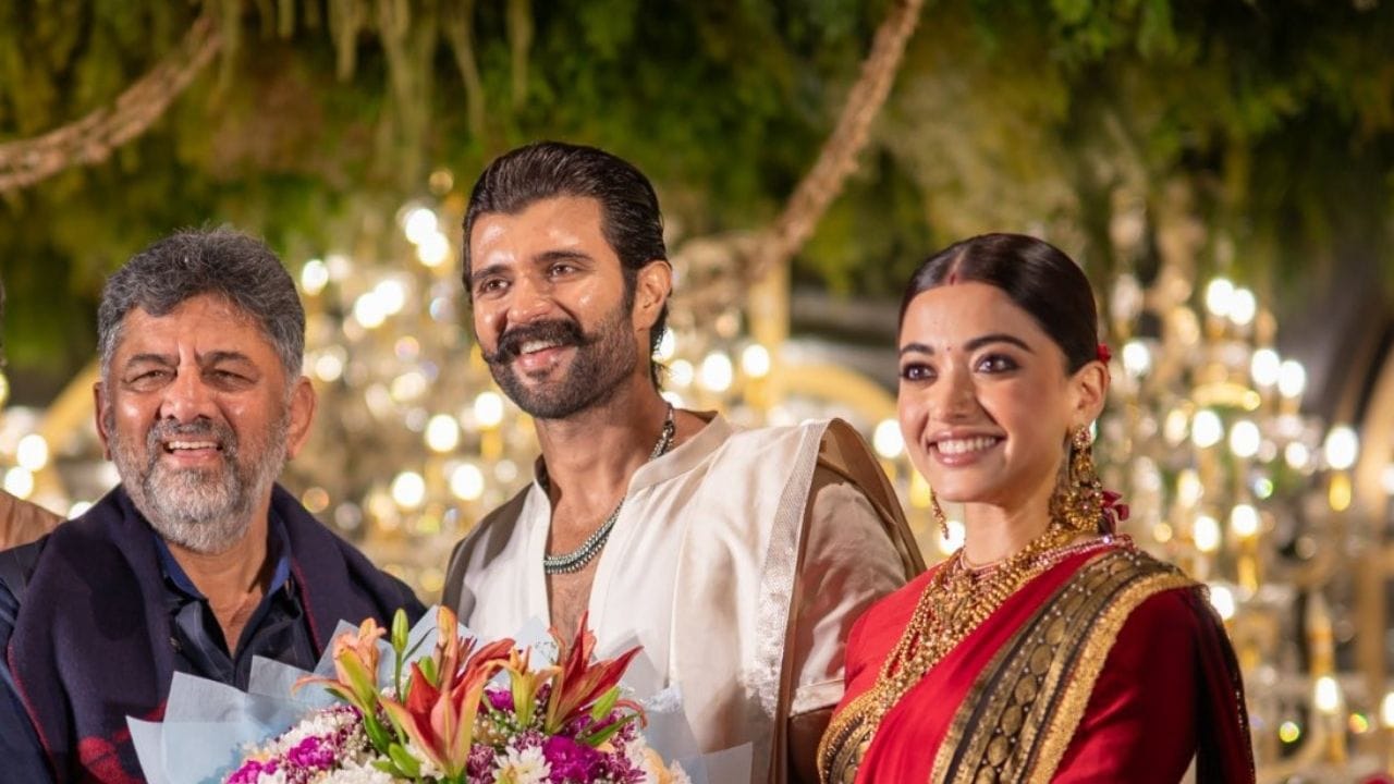 திருமண வரவேற்பு நிகழ்ச்சியில் இருவரும் பாரம்பரிய உடையில் அசத்தலாக காட்சியளித்தனர். இருவரது திருமண நிச்சயதார்த்த புகைப்படங்கள் சமூக வலைதளங்களில் வைரலாகி வருகிறது.