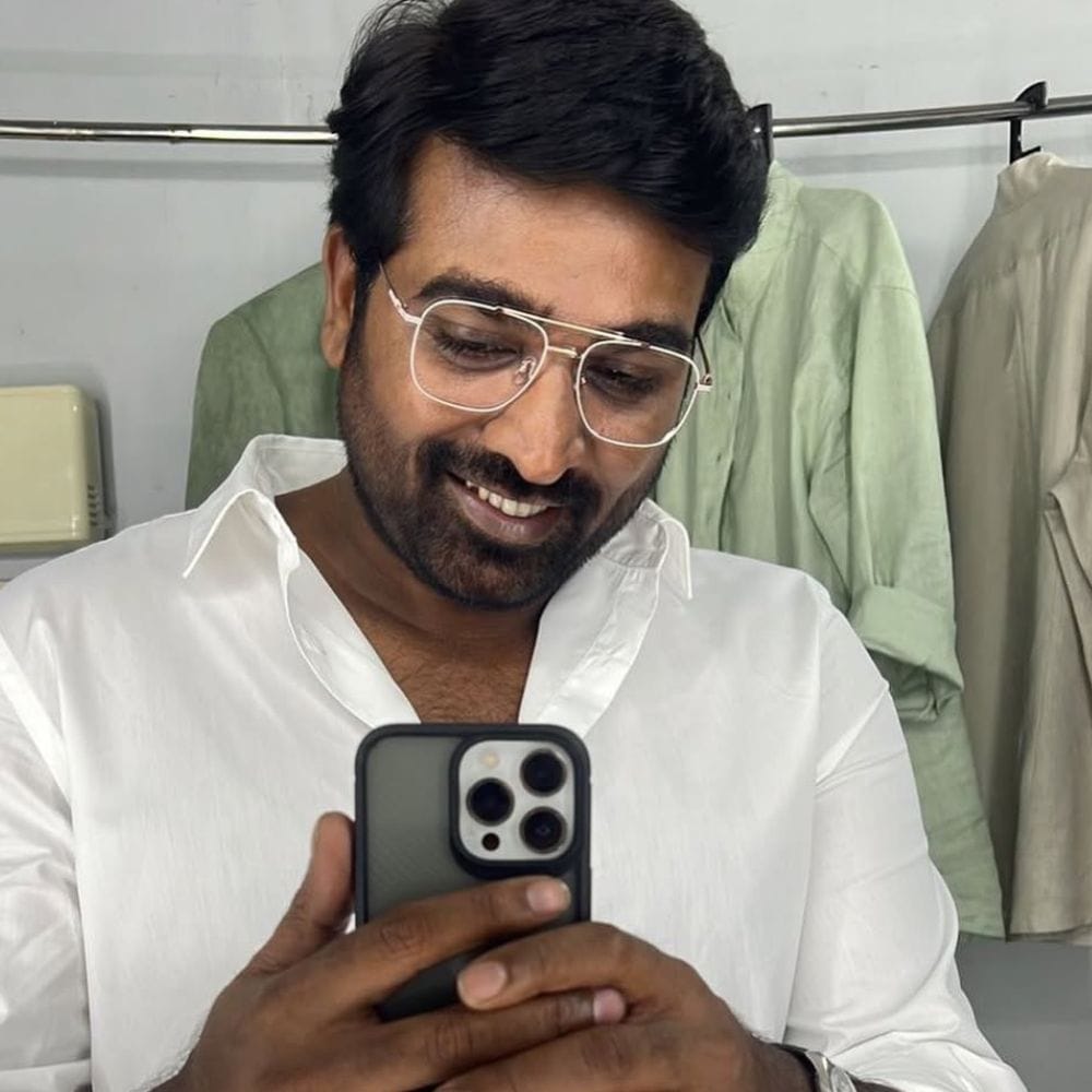 திரைப்படங்களில் கதாநாயகனாக, வில்லனாக நடித்துவந்த விஜய் சேதுபதி தற்போது வெப் தொடர்களின் நடிக்கவும் ஆர்வம் காட்டிவருகிறார். இவரின் நடிப்பிலும், இயக்குநர் எம் மணிகண்டன் இயக்கத்திலும் தயாராகியுள்ள வெப் சீரிஸ்தான் முத்து என்கிற காட்டான். இதில் விஜய் சேதுபதி லீட் கதாநாயகனாக நடித்துள்ளார்.