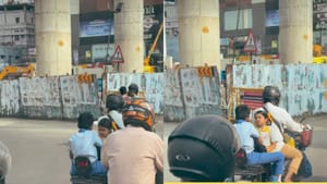 Viral Video : பைக்கில் விளையாடிக்கொண்டே பள்ளிக்கு செல்லும் சிறுவர்கள்.. வைரல் வீடியோ! Viral Video : பைக்கில் விளையாடிக்கொண்டே பள்ளிக்கு செல்லும் சிறுவர்கள்.. வைரல் வீடியோ!