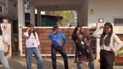 Gen Z இளம் பெண்களுடன் நடனமாடிய செக்யூரிட்டி - வைரல் வீடியோ!