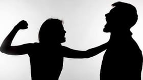 நடத்தையில் சந்தேகம்: கணவன் தலையில் அம்மிக்கல்லை போட்டு கொன்ற மனைவி...