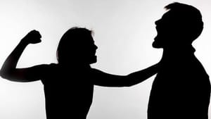 நடத்தையில் சந்தேகம்: கணவன் தலையில் அம்மிக்கல்லை போட்டு கொன்ற மனைவி நடத்தையில் சந்தேகம்: கணவன் தலையில் அம்மிக்கல்லை போட்டு கொன்ற மனைவி