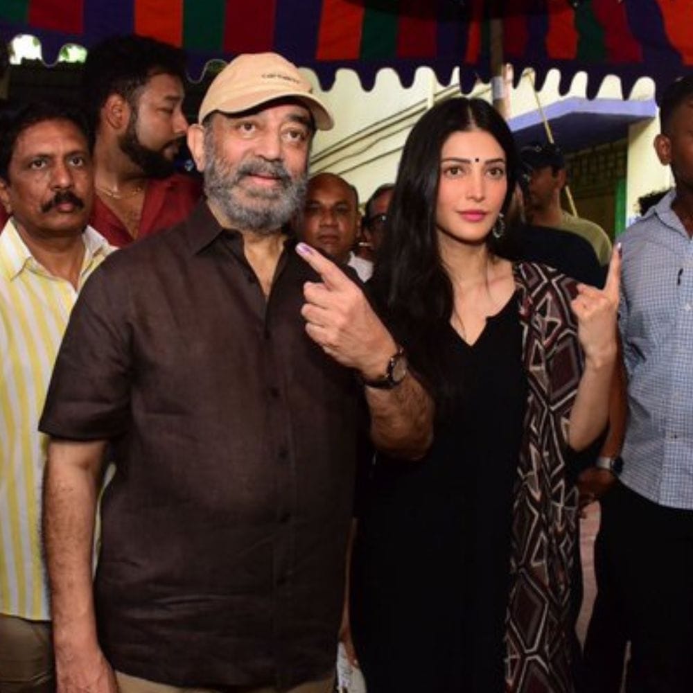 2026ம் ஆண்டு சட்டமன்ற தேர்தலுக்காக தனது வாக்கு செலுத்தும் கடமையை நிறைவேற்றும் விதத்தில், நடிகர் கமல் ஹாசன் மற்றும் அவரின் மக்கள் நடிகை ஸ்ருதிஹாசன் இருவருமே வந்து வாக்கு செலுத்தியிருந்தனர். மேலும் தனது ஜன நாயகக் கடமையை நிறைவேற்றியது குறித்து ஆள்காட்டி விரலையும் காண்பித்திருந்தனர்.