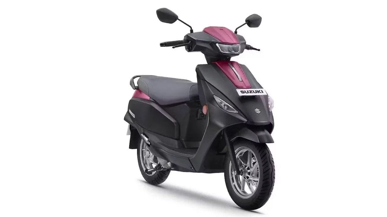 இந்தியச் சந்தையில் அறிமுகமாகியுள்ள புதிய ஸ்கூட்டர்களில் சுசூகி இ-அக்சஸ் என்பதும் ஒன்றாகும். இதன் எக்ஸ் ஷோரூம் விலை ரூ.1.88 லட்சம் என்று கூறப்படுகிறது. 3.072 kWh திறன் கொண்ட பேட்டரி பேக் பொருத்தப்பட்டுள்ள இந்த ஸ்கூட்டர், ஒரே முறை சார்ஜ் செய்தால் 95 கிலோமீட்டர் வரையிலான பயணத் தூரத்தை வழங்குகிறது.