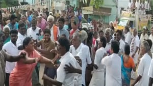 அதிமுக வேட்பாளர் பிரசாரத்தில் வன்முறை.. கேள்வி கேட்ட பொது மக்களுக்கு அடி உதை.. திண்டுக்கல்லில் பரபரப்பு!! அதிமுக வேட்பாளர் பிரசாரத்தில் வன்முறை.. கேள்வி கேட்ட பொது மக்களுக்கு அடி உதை.. திண்டுக்கல்லில் பரபரப்பு!!