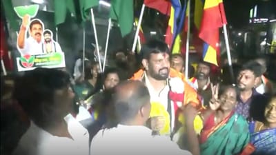 வீடு வீடாக சென்று வாக்கு சேகரித்த தி.நகர் அதிமுக வேட்பாளர்