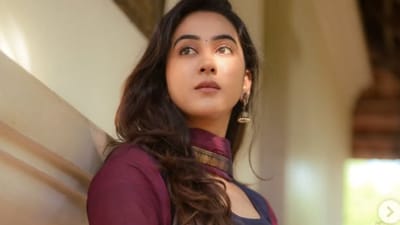 ஓட்டு போட சென்ற நடிகைக்கு காத்திருந்த அதிர்ச்சி...