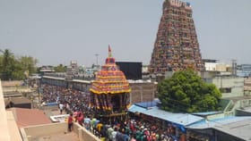 பக்தர் வெள்ளத்தில் மிதக்கும் சமயபுரம் மாரியம்மன் திருத்தேர்..!...