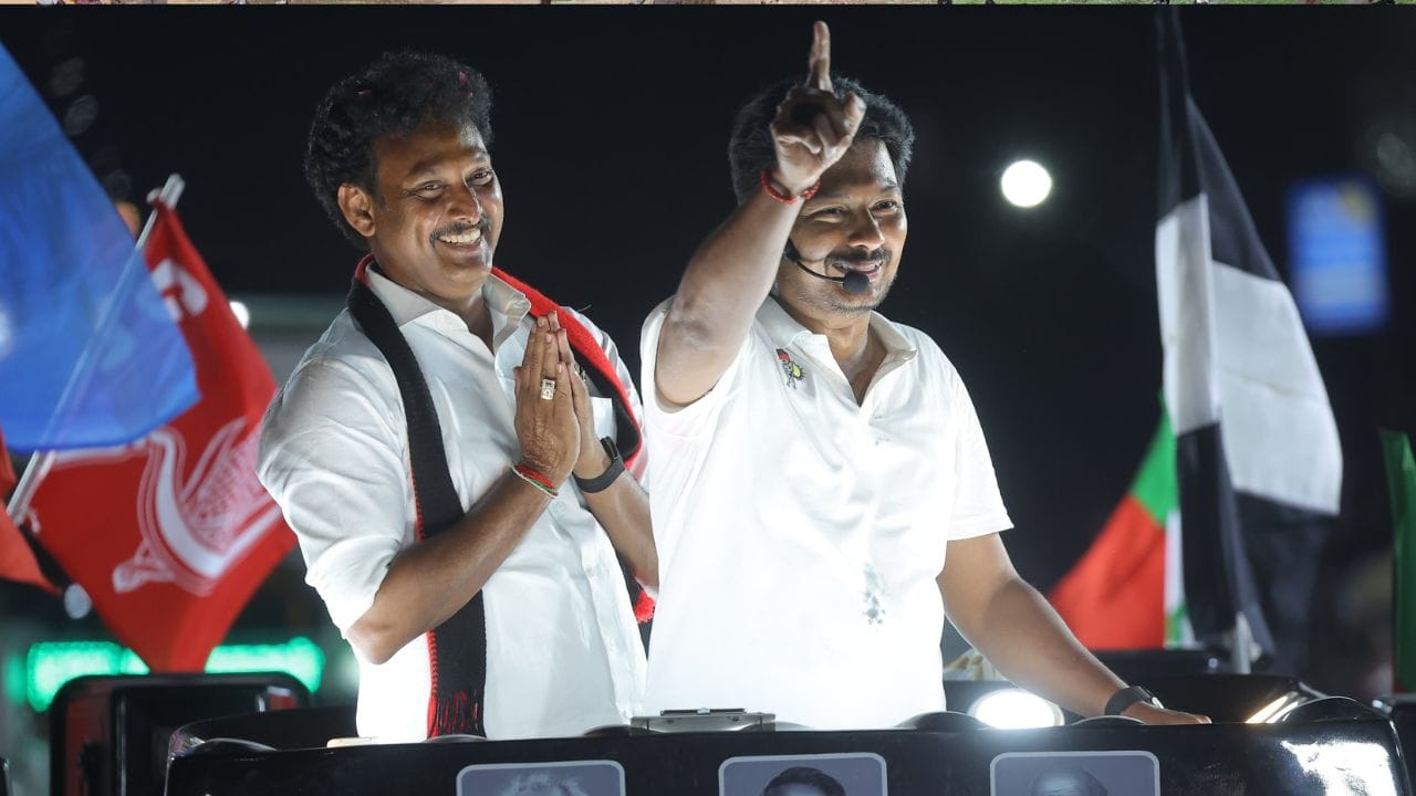 இதற்கிடையில், தனது நெருங்கிய நண்பரும் அமைச்சருமான அன்பில் மகேஷிற்காக துணை முதல்வர் உதயநிதி ஸ்டாலின் நேற்றைய தினம் திருச்சியில் சூறாவளி பிரசாரம் மேற்கொண்டார். அப்போது, அவர் தனக்கே உரிய பாணியில் அன்பில் மகேஷை ஆதரித்து,அரசின் சாதனைகளை பட்டியலிட்டு, உதயசூரியன் சின்னத்திற்கு வாக்குச் சேகரித்தார்.