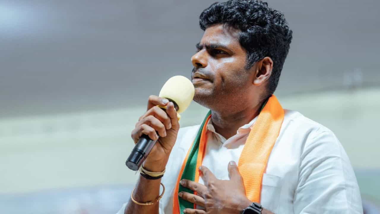 தேர்தலுக்கு பின் திமுக சிதறும்.. கனிமொழி தனிக்கட்சி தொடங்குவார்.. புயலை கிளப்பிய அண்ணாமலை!! தேர்தலுக்கு பின் திமுக சிதறும்.. கனிமொழி தனிக்கட்சி தொடங்குவார்.. புயலை கிளப்பிய அண்ணாமலை!!