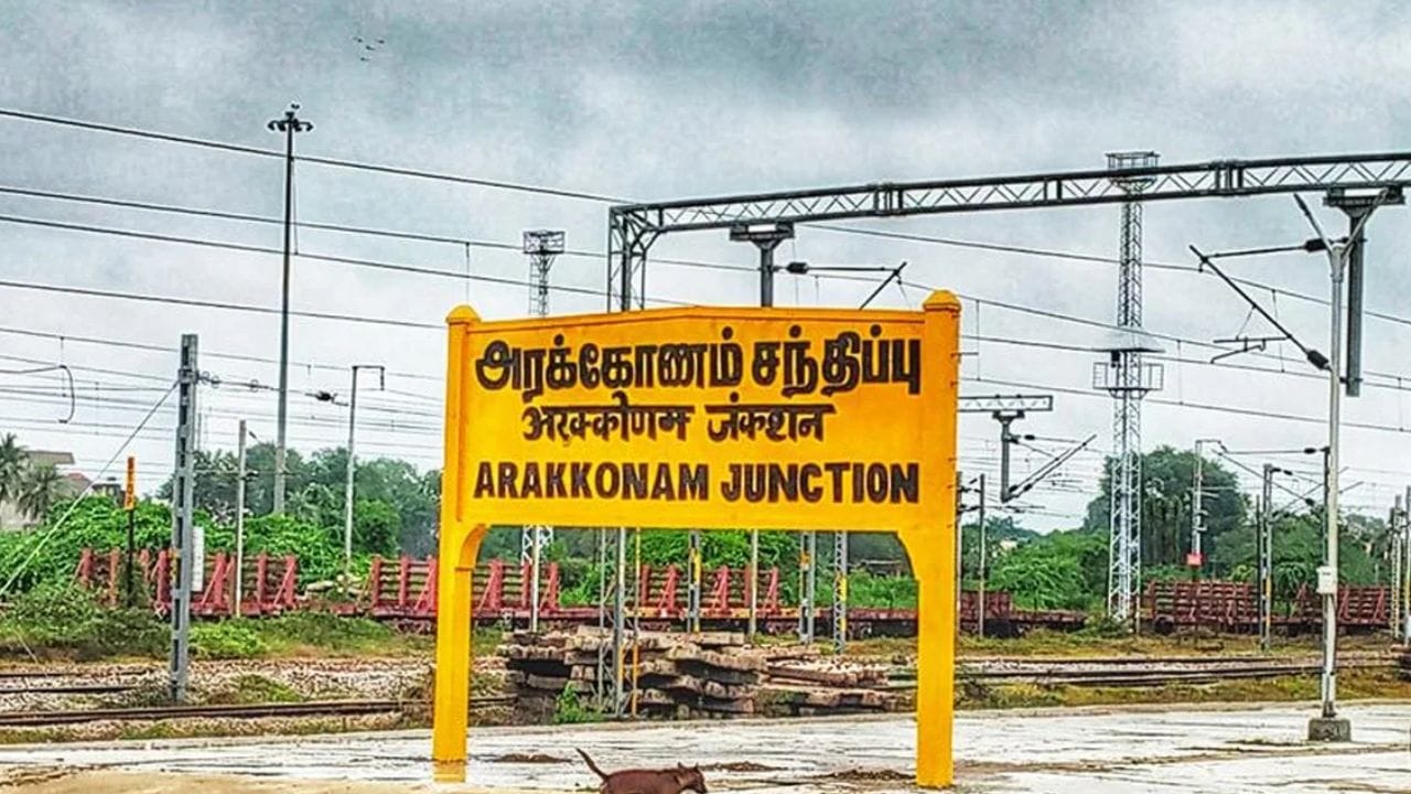 அரக்கோணம் சட்டமன்றத் தொகுதி என்பது தமிழ்நாட்டின் முக்கியமான சட்டமன்றத் தொகுதிகளில் ஒன்றாகும். இது ராணிப்பேட்டை மாவட்டம் பகுதியில் அமைந்துள்ளது. இந்தத் தொகுதி ஒரு பொது (General) தொகுதியாகும். மேலும், அரக்கோணம் மக்களவைத் தொகுதியில் அடங்கும் 6 சட்டமன்றத் தொகுதிகளில் இதுவும் ஒன்றாகும்.
