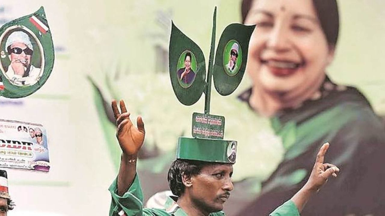 2021ஆம் ஆண்டு சட்டமன்றத் தேர்தலை எடுத்துக்கொண்டால், அரக்கோணம் தொகுதியில் அதிமுக வேட்பாளர் எஸ். ரவி சுமார் 85,399 வாக்குகள் பெற்று வெற்றி பெற்றார். இரண்டாவது இடத்தில் விடுதலை சிறுத்தைகள் கட்சி வேட்பாளர் கௌதம சன்னா, மூன்றாவது இடத்தில் நாம் தமிழர் கட்சி, நான்காவது இடத்தில் அம்மா மக்கள் முன்னேற்ற கழகம் இருந்தது குறிப்பிடத்தக்கது. இந்தத் தொகுதி பொதுவாக அதிமுகவின் கோட்டையாகக் கருதப்படுகிறது. 1977ஆம் ஆண்டு முதல் தற்போது வரை, அதிமுக சுமார் 6 முறை வெற்றி பெற்றுள்ளது. அதேபோல், திமுக 4 முறை வெற்றி பெற்றுள்ளது.