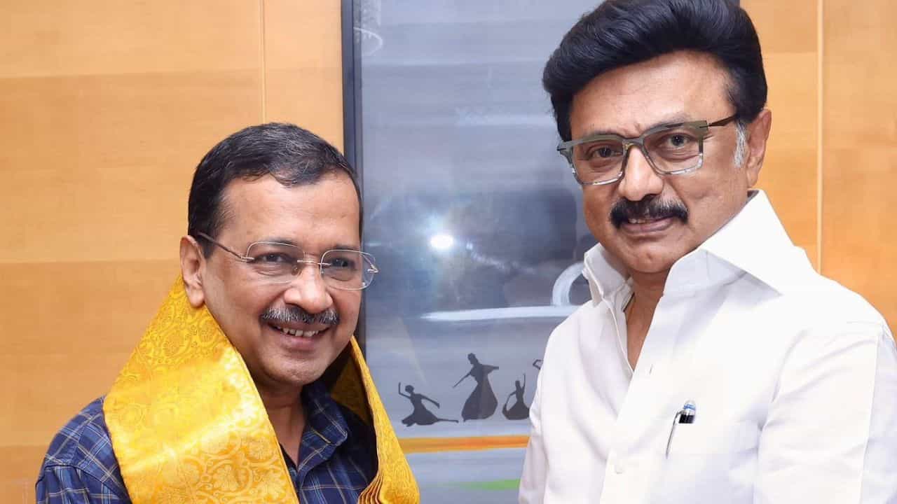 மு.க.ஸ்டாலின் ஒட்டுமொத்த இந்தியாவுக்காகவும் பாடுபடுகிறார்.. அரவிந்த் கெஜ்ரிவால் பேச்சு