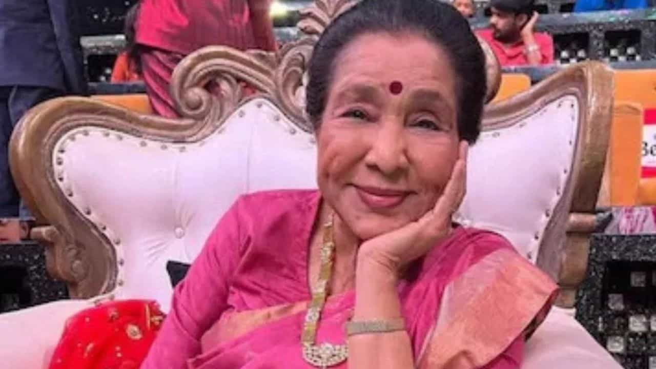 Singer Asha Bhosle : பெரும் இழப்பு.. பிரபல பாடகி ஆஷா போஸ்லே காலமானார் Singer Asha Bhosle : பெரும் இழப்பு.. பிரபல பாடகி ஆஷா போஸ்லே காலமானார்