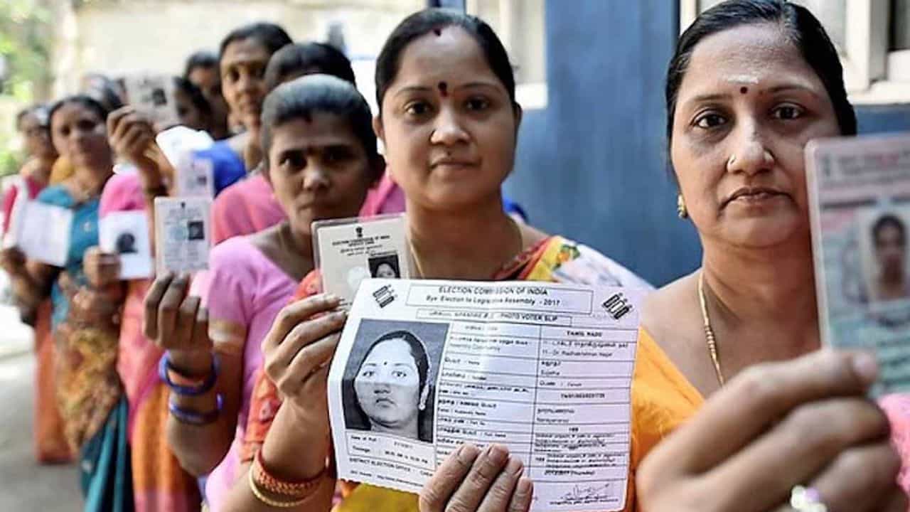 வாக்காளர் கவனத்துக்கு.. வீடு தேடி வருகிறது பூத் சிலிப்.. சென்னையில் இன்று முதல் விநியோகம்!