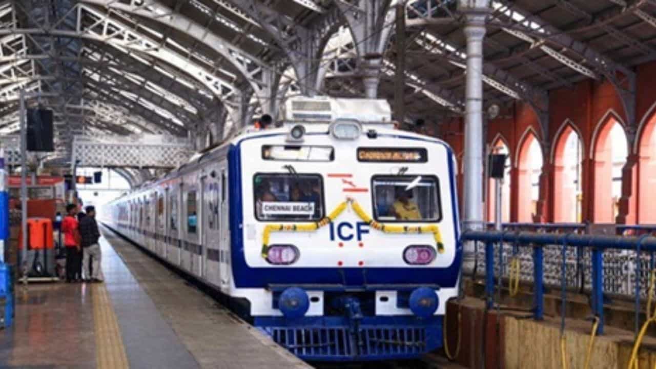 அரக்கோணம் ரூட்டில் ஏசி பயணம்.. சென்னையில் 2-ஆவது ஏசி மின்சார ரயில் சேவை.. எப்போது தொடங்குகிறது தெரியுமா?