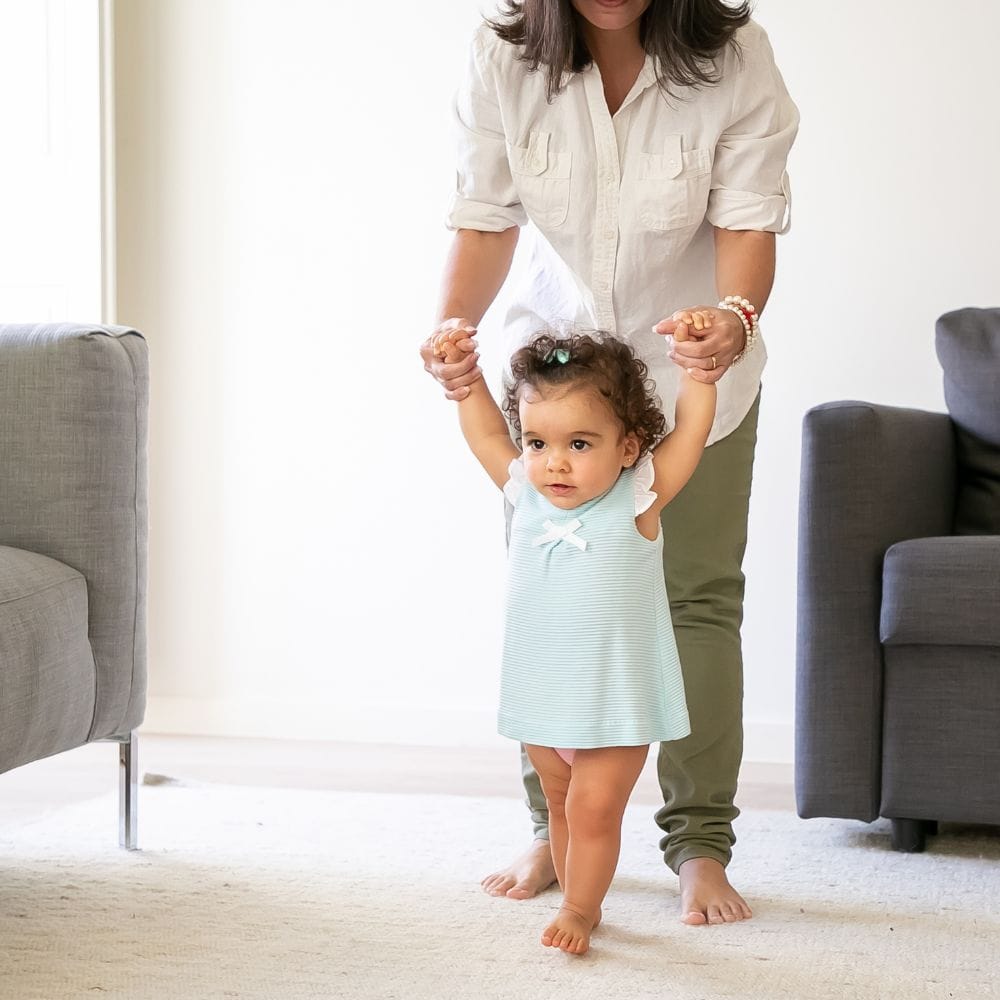 குழந்தைகளின் சிறுநீரகங்கள் சரியாக செயல்பட உங்கள் உணவில் உப்பின் அளவைக் கட்டுப்படுத்துதல், உங்கள் மருத்துவரின் ஆலோசனைப்படி புரதத்தை உட்கொள்ளுதல், பதப்படுத்தப்பட்ட உணவுகளை உட்கொள்வதைத் தவிர்த்தல், நிறைய தண்ணீர் போன்றவற்றை மேற்கொள்ள வேண்டும். எனவே, பெற்றோர்கள் தங்கள் குழந்தைகளிடம் காணப்படும் சிறிய அறிகுறிகளைக் கூட புறக்கணிக்காமல், சரியான நேரத்தில் நிபுணர் ஆலோசனையைப் பெற வேண்டும்.