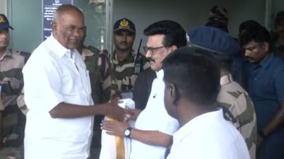 மதுரை விமான நிலையம் வந்த முதலமைச்சர் மு.க.ஸ்டாலின்!