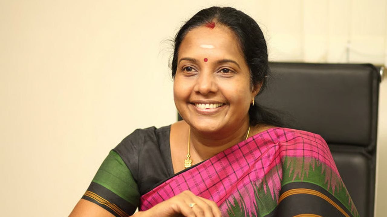 2021 ஆம் ஆண்டு சட்டமன்றத் தேர்தலை எடுத்துக் கொண்டால், பாரதிய ஜனதா கட்சியின் வேட்பாளர் வானதி சீனிவாசன் 53,029 வாக்குகள் பெற்று வெற்றி பெற்றார். இரண்டாவது இடத்தில் மக்கள் நீதி மையத்தின் வேட்பாளர் கமல் ஹாசன் 51,481 வாக்குகள் பெற்றிருந்தது குறிப்பிடத்தக்கது. அதனைத் தொடர்ந்து மூன்றாவது இடத்தில் தேசிய காங்கிரஸ், நான்காவது இடத்தில் நாம் தமிழர் கட்சி இருந்தது குறிப்பிடத்தக்கது. இந்த சட்டமன்றத் தொகுதியை எடுத்துக் கொண்டால், அதிமுக வலிமையாக இருக்கிறது. இந்த தொகுதி அதிமுகவின் கோட்டையாகக் கருதப்படுகிறது. வரவிருக்கும் 2026 சட்டமன்றத் தேர்தலிலும் அதிமுக வேட்பாளர் அம்மன் அர்ஜுனன் போட்டியிடுகிறார் என்பது குறிப்பிடத்தக்கது.