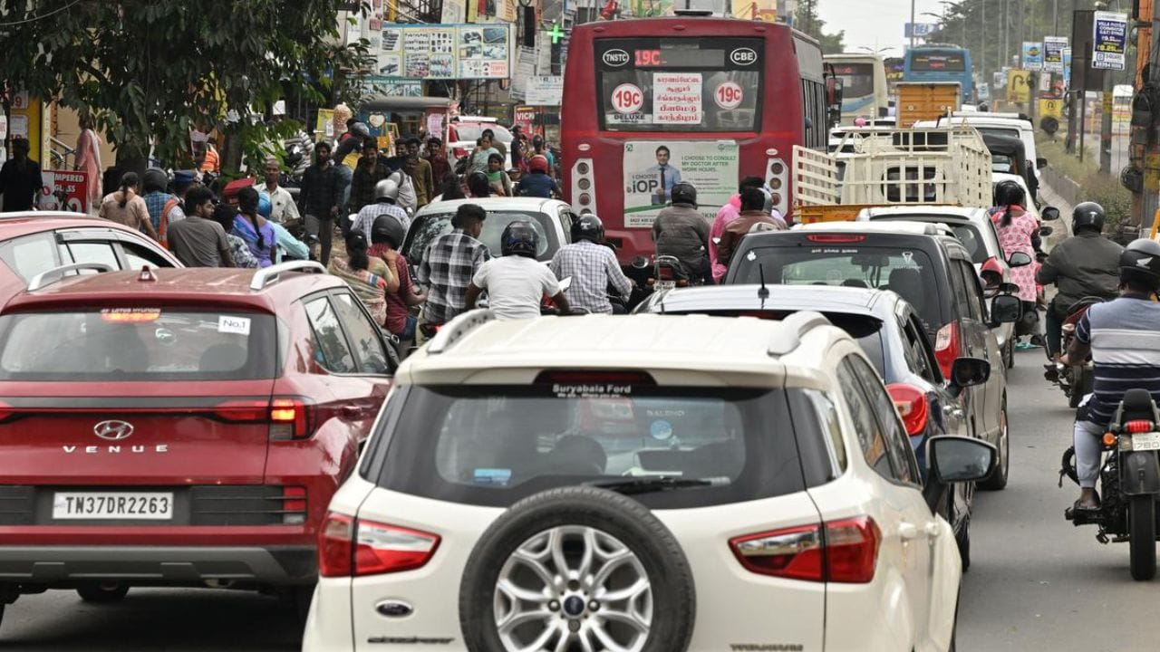 கோவை தெற்கு தொகுதி நகரின் முக்கிய வணிக மற்றும் அரசியல் மையமாக பார்க்கப்படுகிறது. இந்த சட்டமன்றத் தொகுதியில் மக்கள் முன்வைக்கும் முக்கிய பிரச்சனைகள் அலுவலக நேரங்களில் ஏற்படும் கடும் போக்குவரத்து நெரிசல் மற்றும் போதிய வாகன நிறுத்துமிடம் இல்லாமை ஆகும்.