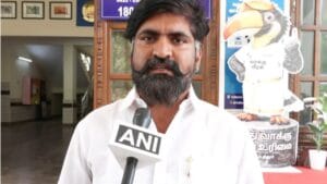 தேர்தல் அதிகாரி அலுவலகத்தில் புகார் அளித்த அஇபுதமமுக வேட்பாளர்!