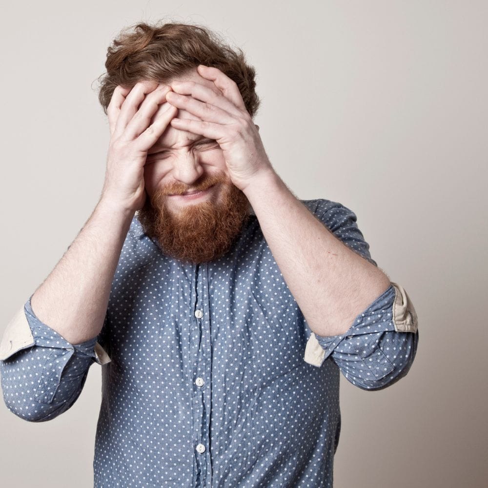 மனதைக் கட்டுப்படுத்தி மௌனம் காப்பவன்,
மாபெரும் சாதனைகளை எளிதில் எட்டிப் பிடிப்பான்.
சினம் தவிர்த்துச் சிந்தித்துச் செயல்படுபவன்,
சிகரத்தைத் தொட்டு கம்பீரமாய் என்றும் வாழ்வான்.