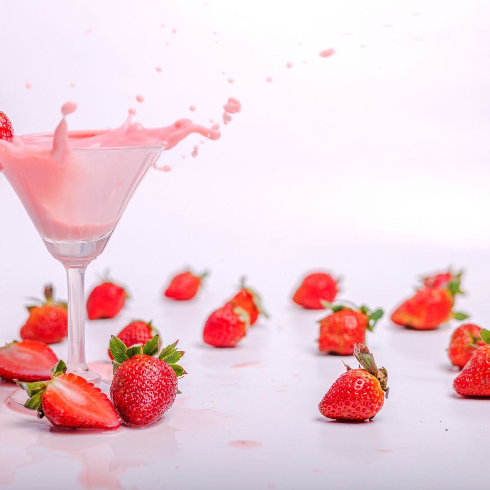 சருமப் பொலிவு மற்றும் எதிர்ப்பு சக்தி: ஸ்ட்ராபெர்ரியின் நற்குணங்கள் சருமத்தைப் பளபளப்பாக்கி, நோய்த்தொற்றுகளிலிருந்து உடலைப் பாதுகாக்க நோய் எதிர்ப்பு சக்தியை அதிகரிக்கிறது.