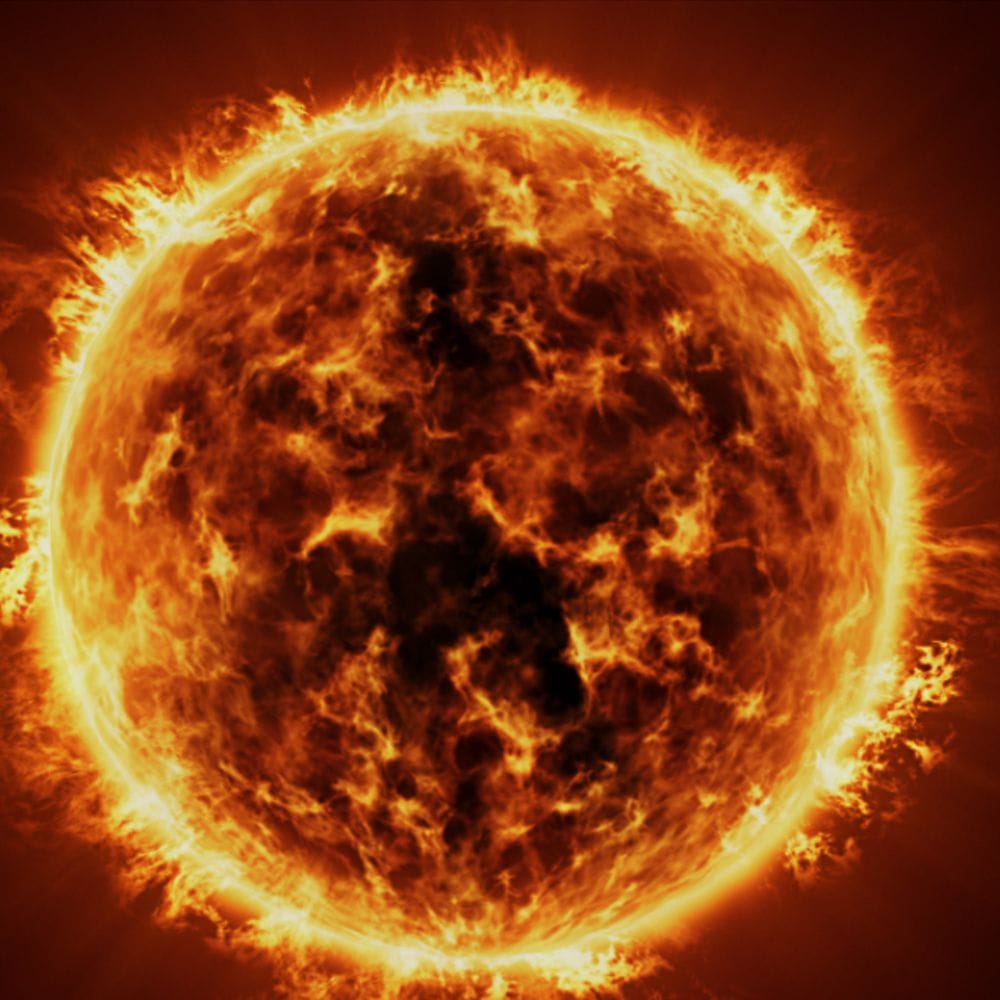 சூரிய ஒளியால் ஏற்படும் தோல் எரிச்சல் மற்றும் பாதிப்புகளைத் தவிர்க்கச் சருமத்தில் 'சன்ஸ்கிரீன்' (Sunscreen) பூச்சுக்களைப் பயன்படுத்தலாம். நீண்ட நேரம் வெயிலில் இருப்பவர்கள் அவ்வப்போது குளிர்ந்த நீரால் முகம் மற்றும் கைகளைக் கழுவுவது உடல் சூட்டை உடனடியாகக் குறைக்க உதவும்.