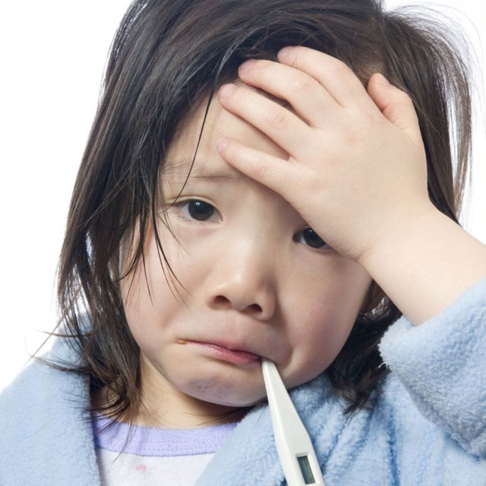 அரிதான ஆனால் ஆபத்தான நிலைகளில், இந்த நோய் மூளை மற்றும் நரம்பு மண்டலத்தை பாதிக்கலாம்.
இதனால் Encephalitis அல்லது Meningitis போன்ற நோய்கள் ஏற்படலாம். அதிக காய்ச்சல், கழுத்து உறைப்பு, குழப்பம், நடுக்கம் அல்லது fits போன்றவை எச்சரிக்கை அறிகுறிகள். இவ்வாறான அறிகுறிகள் இருந்தால் உடனடியாக மருத்துவரை அணுக வேண்டும்.