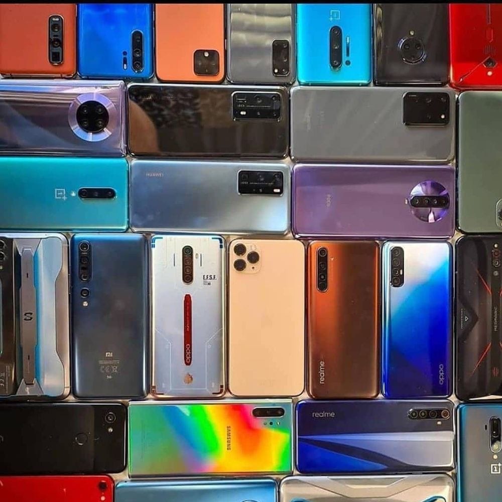 மொபைல் போனை தொடர்ந்து ஆன் நிலையில் வைத்தால், பேட்டரி மீது அதிக அழுத்தம் ஏற்படும்.
இதனால் பேட்டரி அதிக வெப்பமடையும் அபாயம் உள்ளது. அவ்வப்போது போனை ஆஃப் செய்வது இந்த அழுத்தத்தை குறைக்க உதவும். இதன் மூலம் பேட்டரியின் ஆயுள் நீண்ட காலம் நல்ல நிலையில் இருக்கும்.