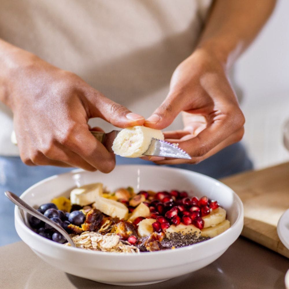 வாழைப்பழம் மெதுவாக ஜீரணமாகும் தன்மை கொண்டது.
இதில் நார்ச்சத்து மற்றும் பொட்டாசியம்  இருப்பதால் உடல் சமநிலையை பேணுகிறது.
நீண்ட நேரம் தொடர்ந்து சக்தி தரும் உணவாக இது பயன்படுகிறது.