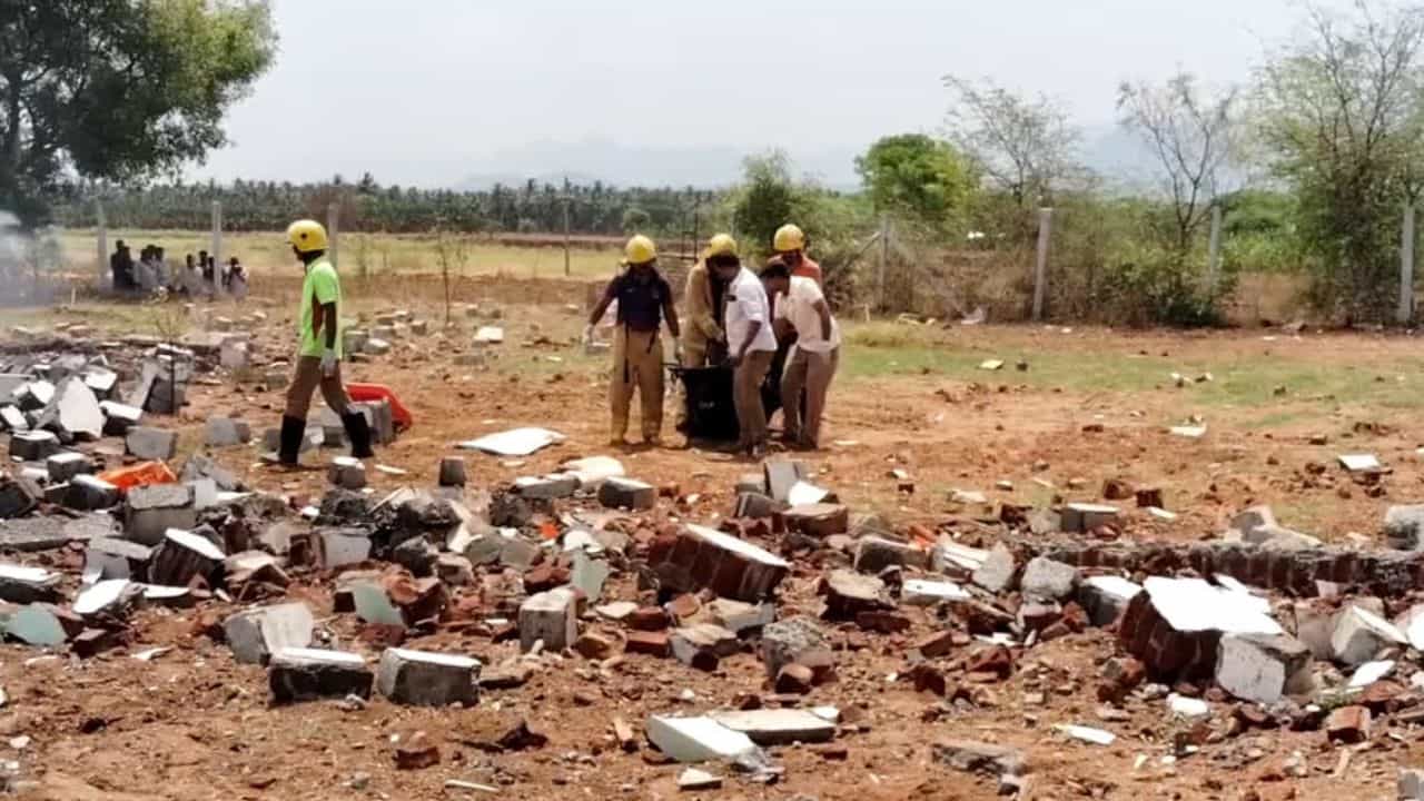 வெயிலின் தாக்கம்: பட்டாசு ஆலைகளுக்கு மத்திய அரசு விதித்துள்ள புதிய கட்டுப்பாடுகள்