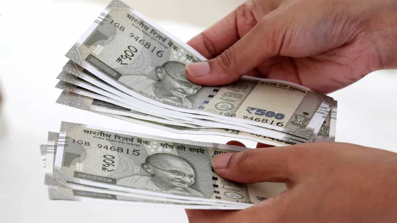 மத்திய அரசு ஊழியர்களுக்கு எவ்வளவு அகவிலைப்படி உயர்வு?