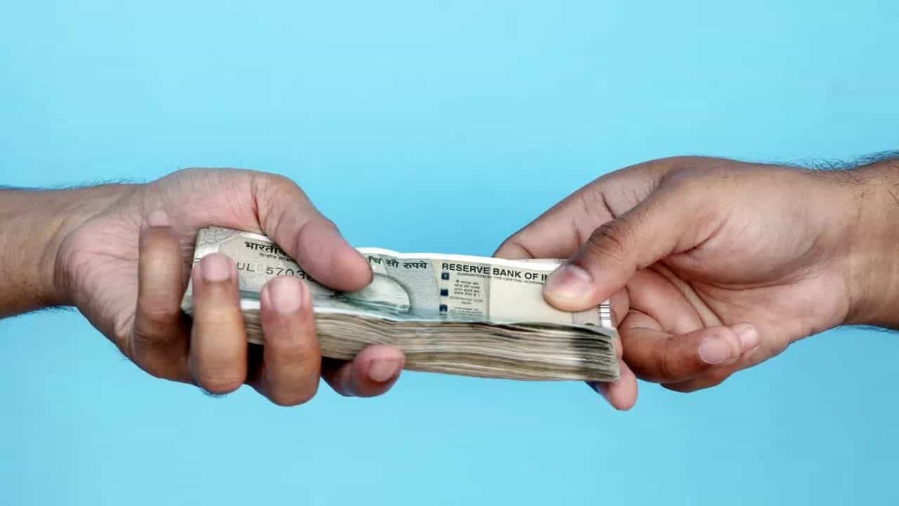 அதிக கடன் சுமையில் இருக்கிறீர்களா?.. ரீ பைனான்சிங் குறித்து தெரிந்துக்கொள்ளுங்கள்!