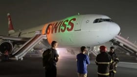 டெல்லி விமான நிலையத்தில் பரபரப்பு.. விமானத்தின் எஞ்சினில் தீ.. 6 பயணிகள் காயம்...