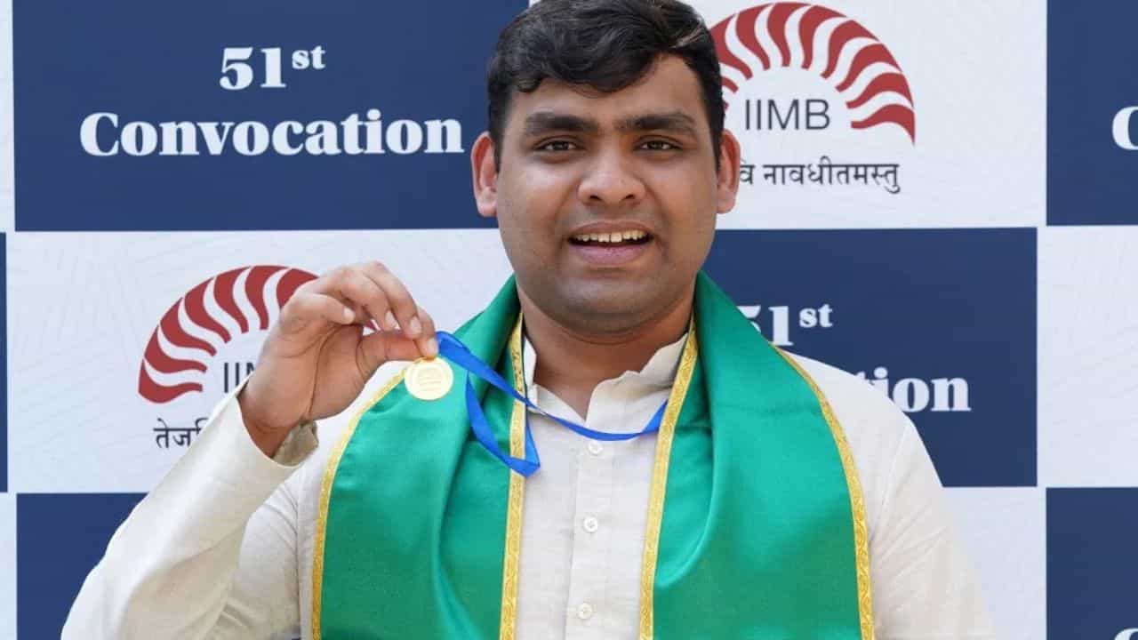 ஐடி டூ முதலீட்டு வங்கியாளர்..  ஐஐஎம்பி-யில் தங்கப் பதக்கம் வென்று த்வீத் மேத்தா சாதனை