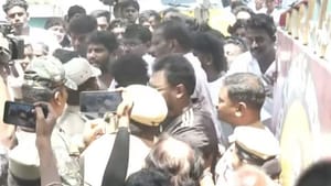 திமுக – தவெகவினர் மோதல்… வாணியம்பாடியில் வாக்குப்பதிவு நிறுத்தம்…!