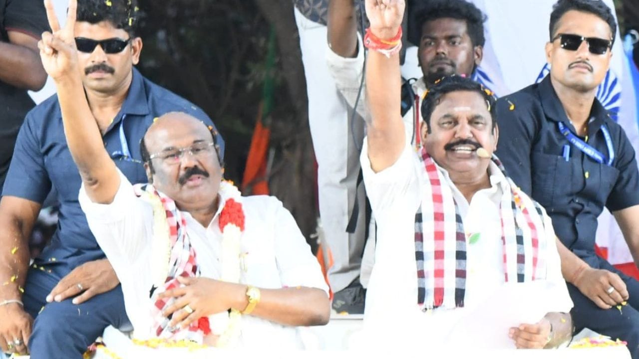 ஜெயக்குமாருக்கு ஆதரவாக வாக்கு சேகரித்த எடப்பாடி பழனிசாமி ஜெயக்குமாருக்கு ஆதரவாக வாக்கு சேகரித்த எடப்பாடி பழனிசாமி