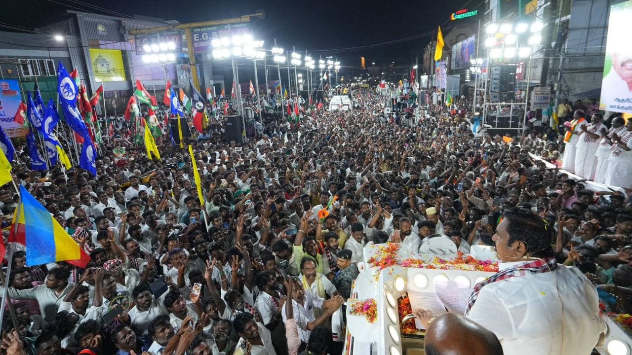 மக்களவைத் தேர்தல் களம் இறுதிக்கட்டத்தை எட்டியுள்ள நிலையில், கோவை மாநகரில் அதிமுக பொதுச்செயலாளர் எடப்பாடி பழனிசாமி சூறாவளிப் பிரசாரம் மேற்கொண்டார். அப்போது அவர், கோவை தெற்கு தொகுதியில் போட்டியிடும் திமுக வேட்பாளர் செந்தில் பாலாஜியை "அரக்கன்" என விவரித்து, அவரது அரசியல் நகர்வுகளைக் கடுமையாக விமர்சித்தார்.