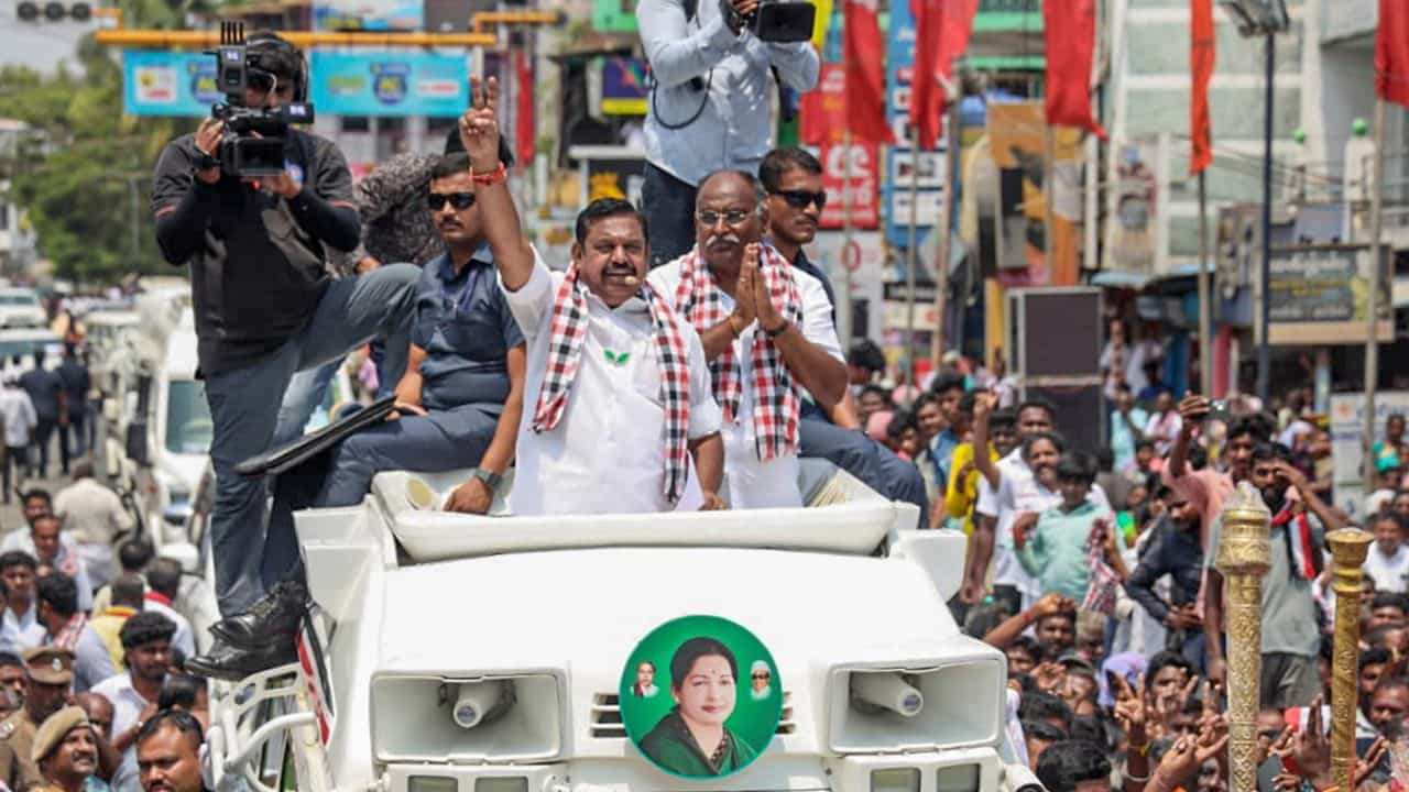 ADMK Exit Poll Result: வெளியான தேர்தல் கருத்துக்கணிப்பு.. ஆட்சியை கைப்பற்றுமா அதிமுக? எத்தனை சதவீத வாக்குகள் பெரும்?