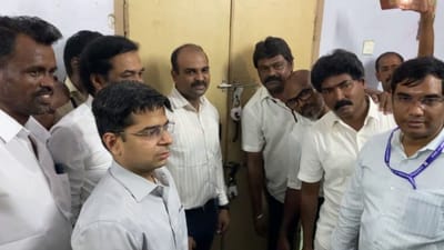 பலத்த பாதுகாப்புடன் மின்னணு வாக்குப்பதிவு இயந்திரங்கள்