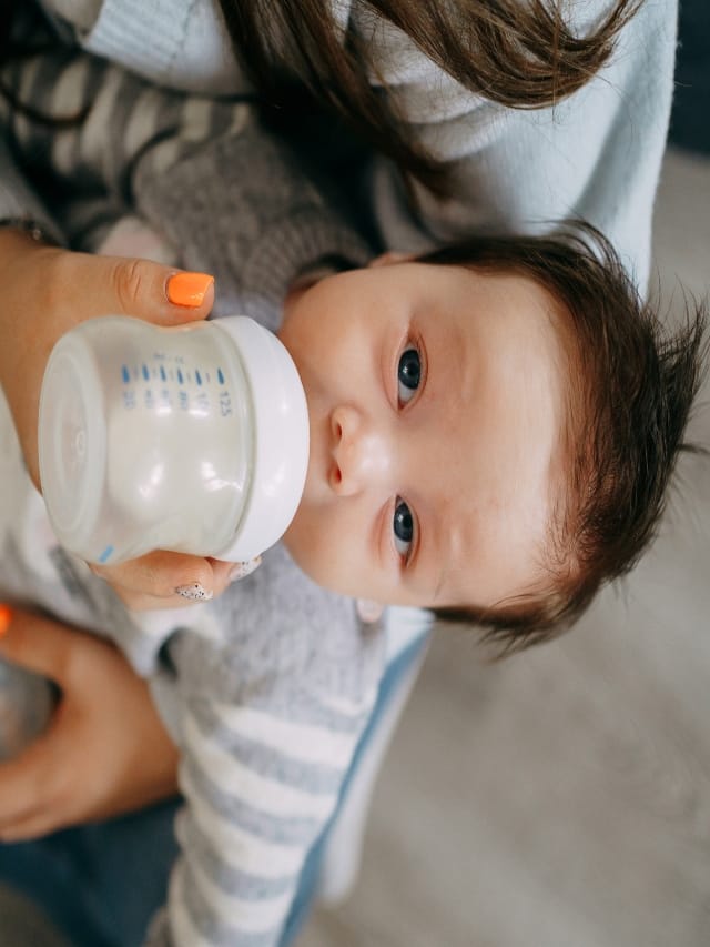 பாட்டில் பால் கொடுக்கும் பாதுகாப்பான முறைகள்..!