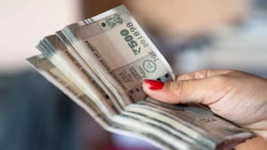 நீங்கள் இளம் வயதில் செய்யும் இந்த  தவறுகள் உங்கள் பொருளாதார பாதுகாப்பை சீர்குலைக்கும்!