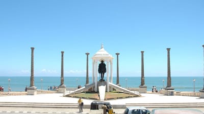 தமிழ்நாடு பார்டரில் ஒரு குட்டி வெளிநாடு.. இதுதான் சொர்க்கம்!