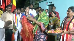 வீடுவிடாக சென்று வாக்கு சேகரிப்பில் ஈடுபட்ட அதிமுக வேட்பாளர் கோகுல இந்திரா.....