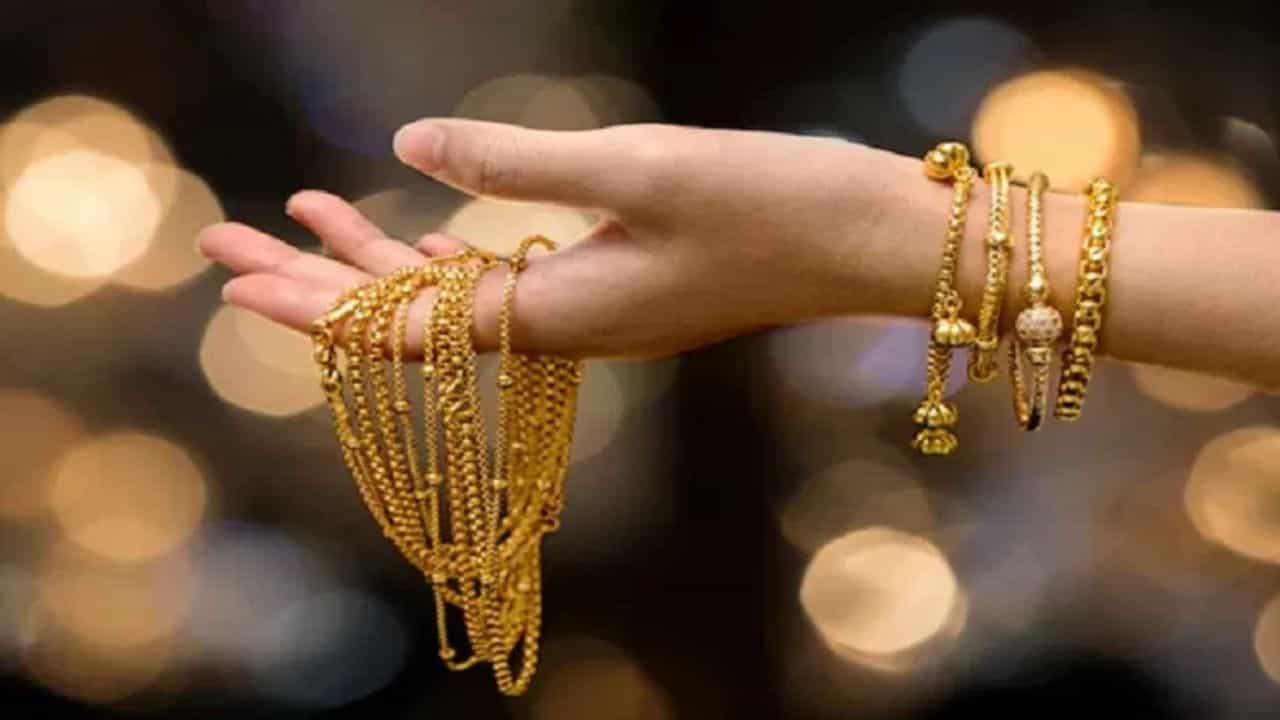 Gold Price : குட் நியூஸ்.. மீண்டும் ரூ.13,000-க்கு வந்த தங்கம்.. இன்றைய விலை நிலவரம்!