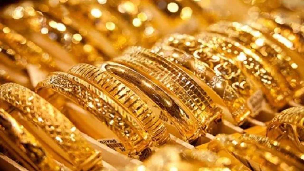 Gold Price : அதிரடியாக குறைந்தது தங்கம் மற்றும் வெள்ளி.. இன்றைய நிலவரம் என்ன?