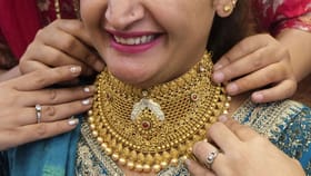 தங்கம் விலை ரூ.2 லட்சத்தை தாண்டும்.. முக்கிய நபர் சொன்ன ஷாக் தகவல்!...