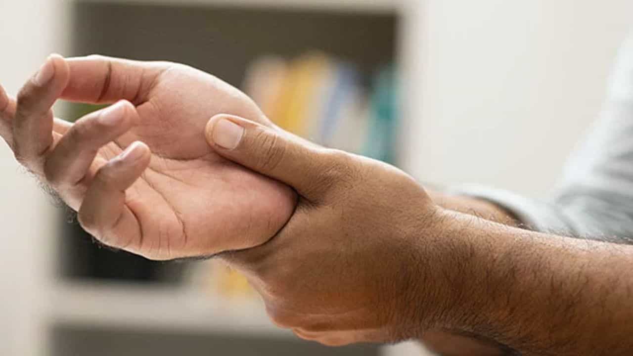 Health Tips: அடிக்கடி கைகளில் கூச்ச உணர்வு ஏன்..? மரத்துப்போன உணர்வும் ஏற்படுகிறதா?